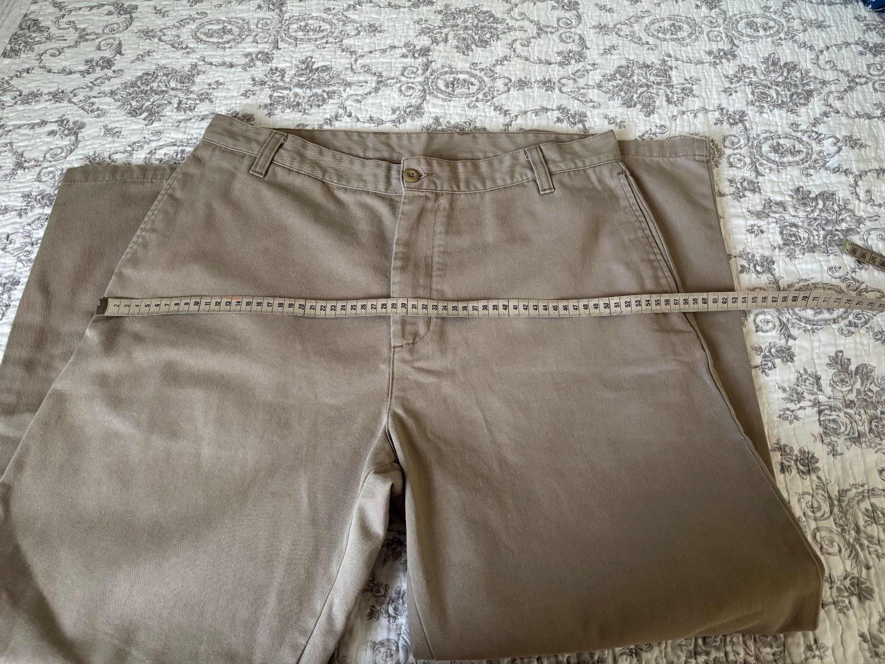 Carhartt Pantaloni: Pantalon Carhartt beige – Usato da Zürich venduto da lolo_rvz