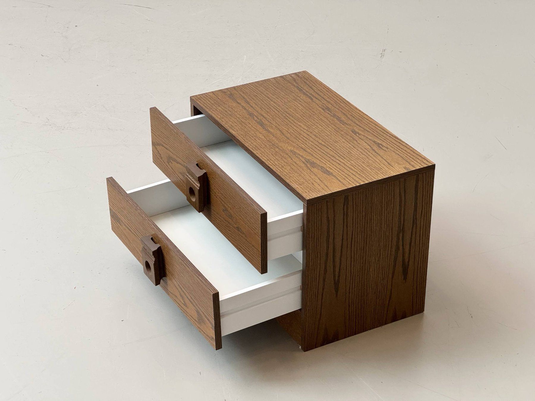 Comodini: Nachttisch minimalistisches Design aus Eiche, Schweiz 70ee – Usato da Zürich venduto da LeMoege 3
