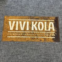 Vivi Kola Schild Metall