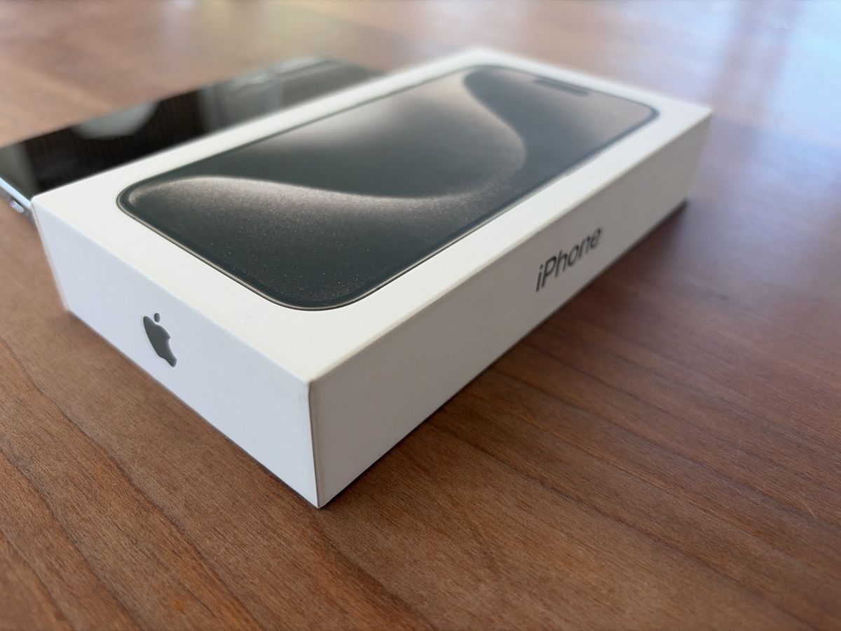 Apple Telefoni cellulari / Smartphones: Apple iPhone 15 Pro, 128 GB, Natural Titanium – Usato da Dornach venduto da Dale-99 5
