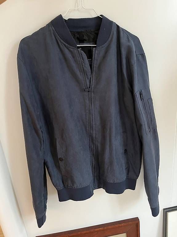 Vestes: Pull and bear bomber Size M – D'occasion à Zürich par mai_bwh6