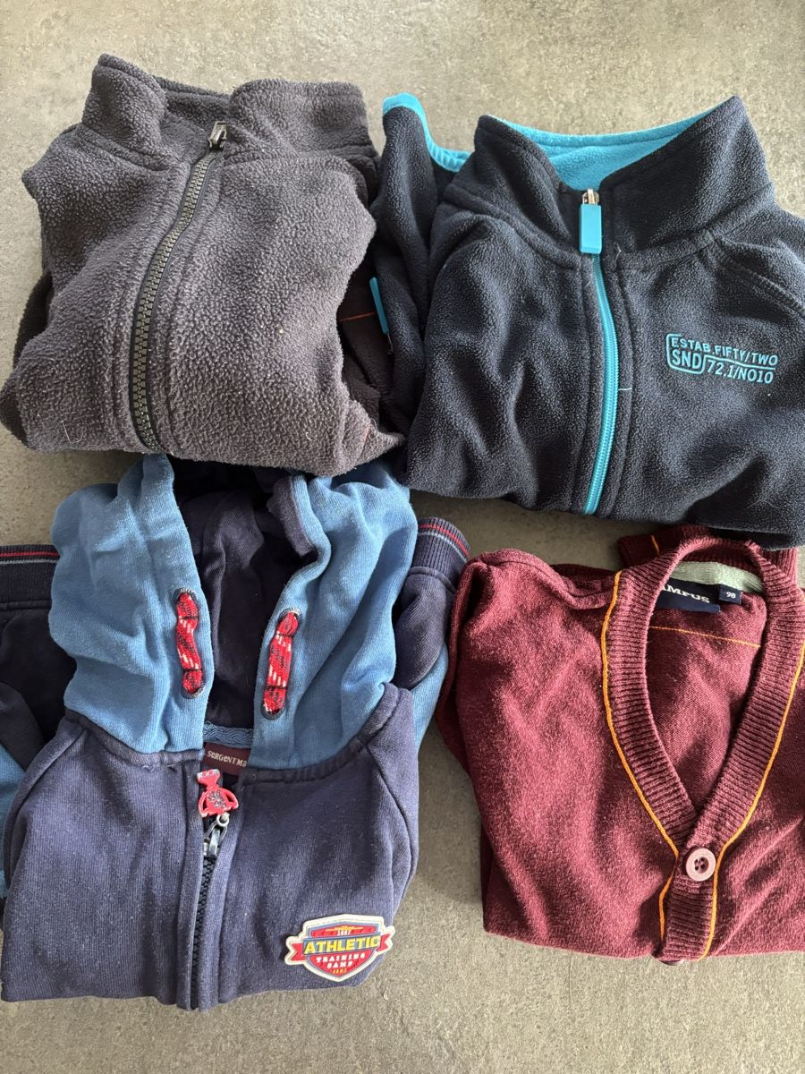 Pulls et sweat-shirts: 18 x pulls taille 98cm – D'occasion à Chapelle-s-Moudon par vanesso 3