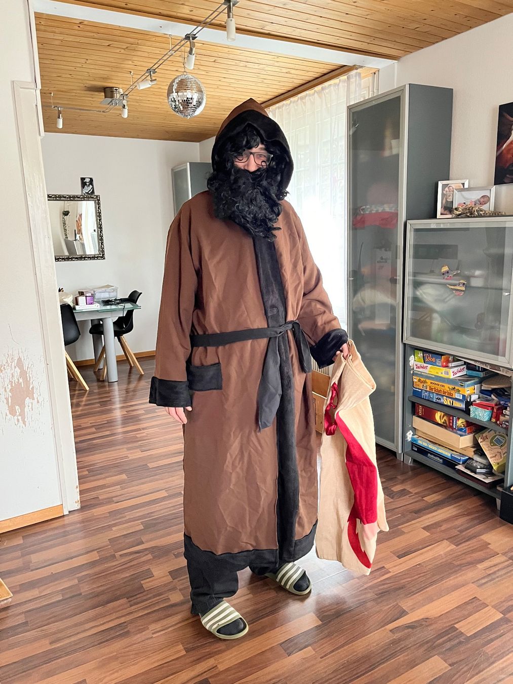 Costumi: Schmutzli-Gewand mit Perücke und Samichlausen-Sack – Nuovo (secondo la descrizione) da Zollikofen venduto da Lukimann