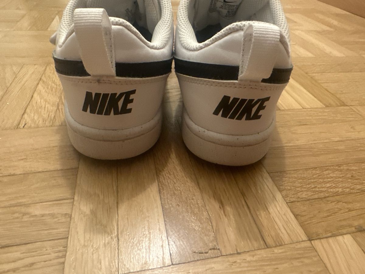 Nike Scarpe per ragazzi: Nike Turnschuhe Kinder Grösse 24 gebraucht – Usato da Jona venduto da juhel 2