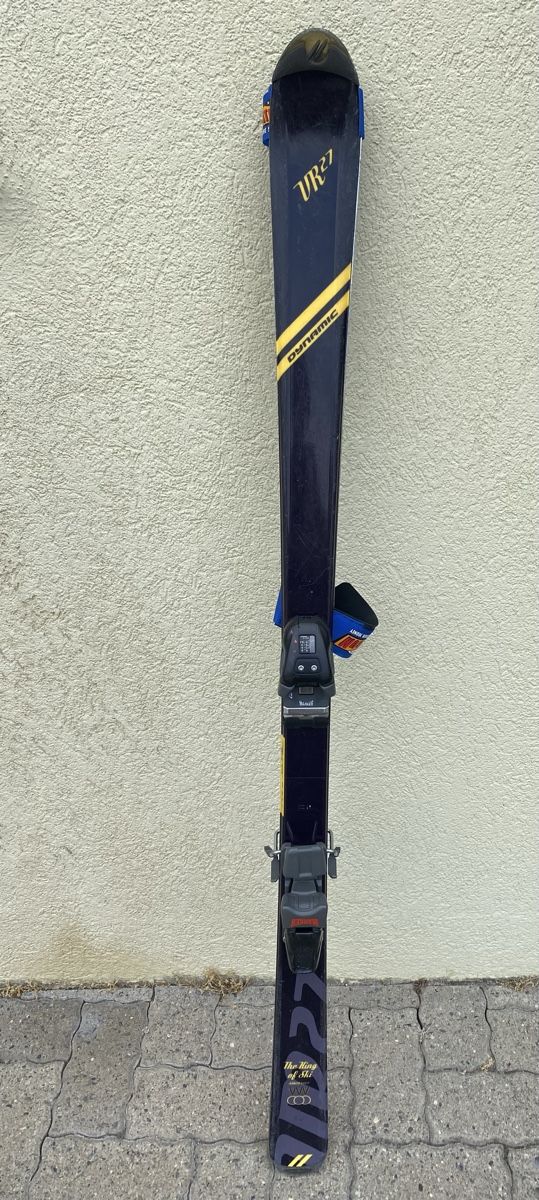 Skis: Skis avec bâtons  – D'occasion à Palézieux par nad_2wnt