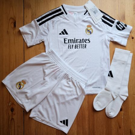 Real Madrid Dress Trikot / Hose / Socken adidas NEU Gr. 116