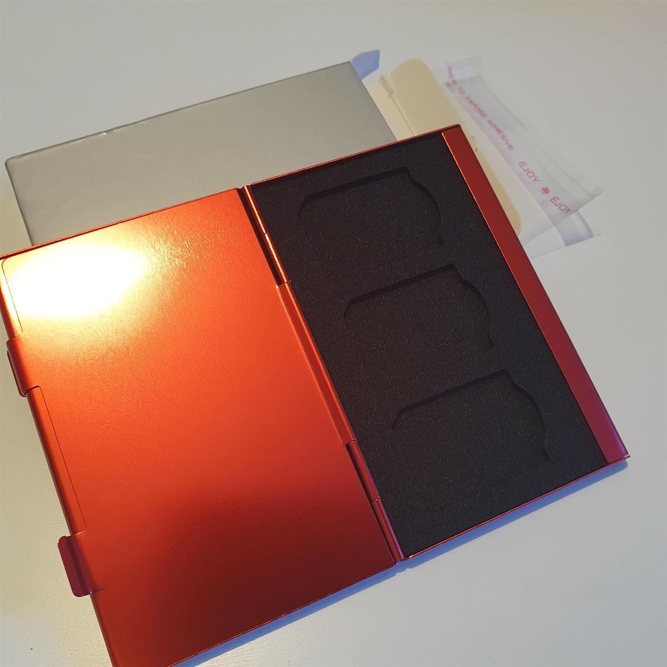Schede di memoria: Boîtier de rangement MicroSD / SD Cartes – Nuovo (secondo la descrizione) da Yverdon-les-Bains venduto da rogi80 3