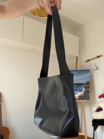 Schwarze Ledertasche mit Reissverschluss guter Zustand
