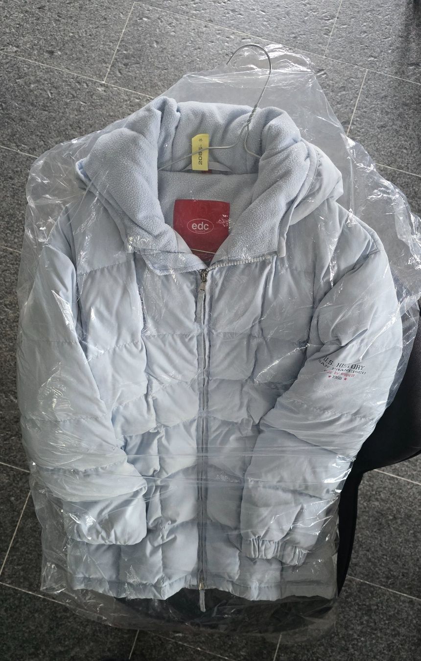 Esprit Giacche: Esprit Winterjacke, Grösse M – Nuovo (secondo la descrizione) da Opfikon venduto da rockqueen666 1