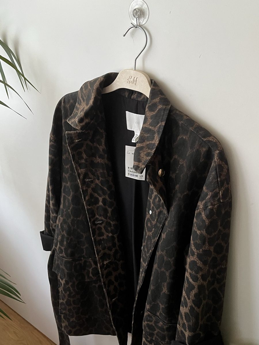 H&M Giacche: Denimjacke in Leo-Optik mit Bindegürtel von H&M – Nuovo e nell'imballaggio originale da Bern venduto da SinaArikan 1