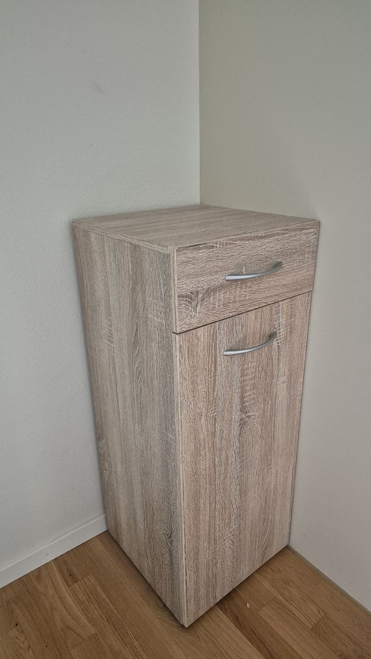 Cassettiere: Oak effect cabinet with drawer and door. 97 cm – Usato da Zürich venduto da ManuelMB