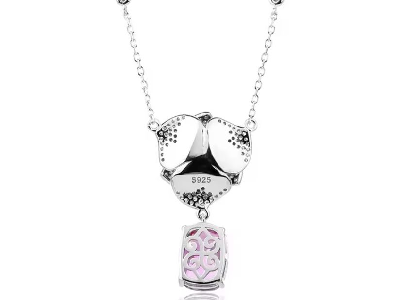 Catenine: Collier Rose Élégance – Nuovo e nell'imballaggio originale da St-Maurice venduto da Sandrinette123 3