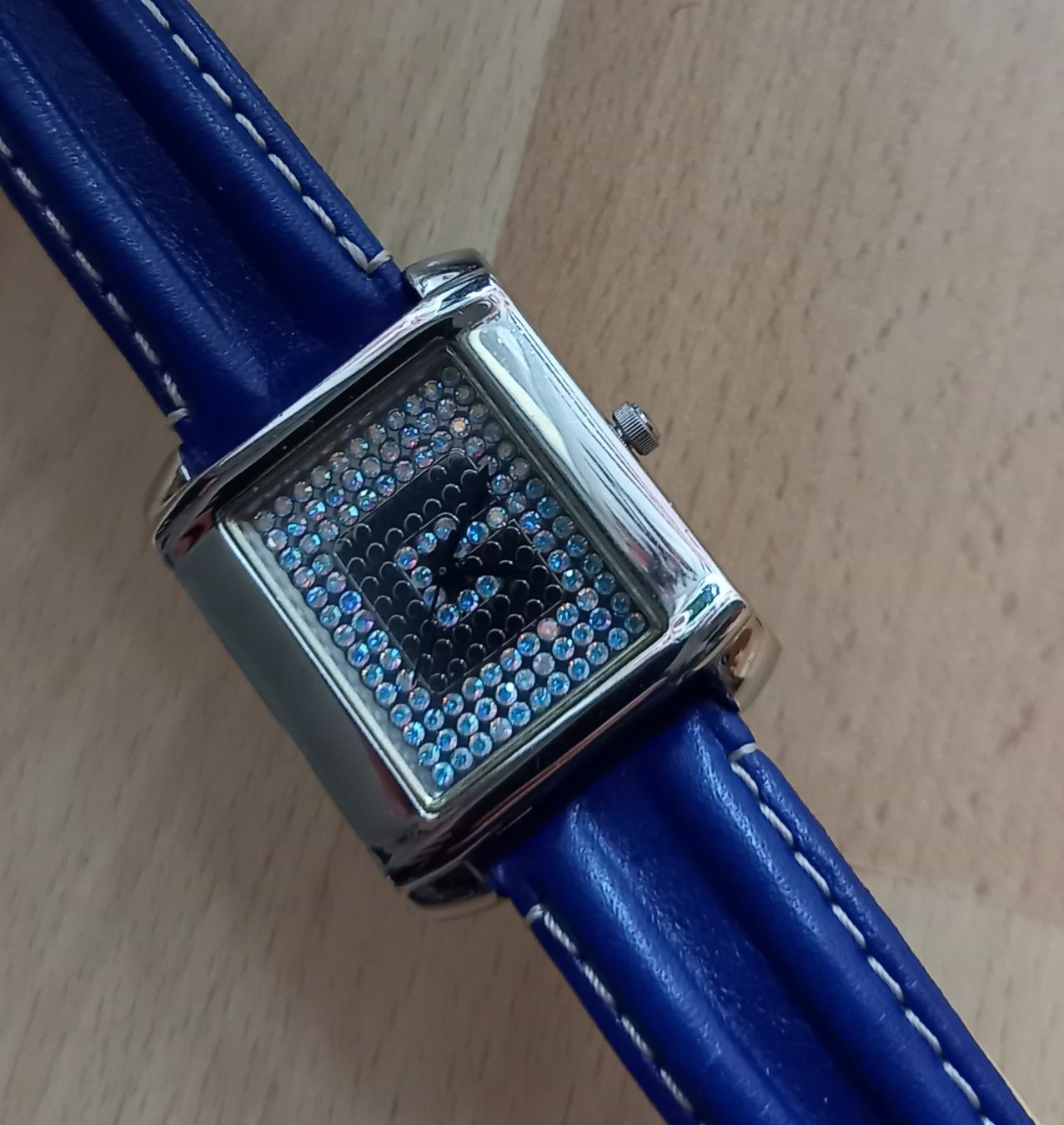 Guess Uhren: Guess Armband Uhr Quarz – Gebraucht aus Adliswil von cha_fq9f 4