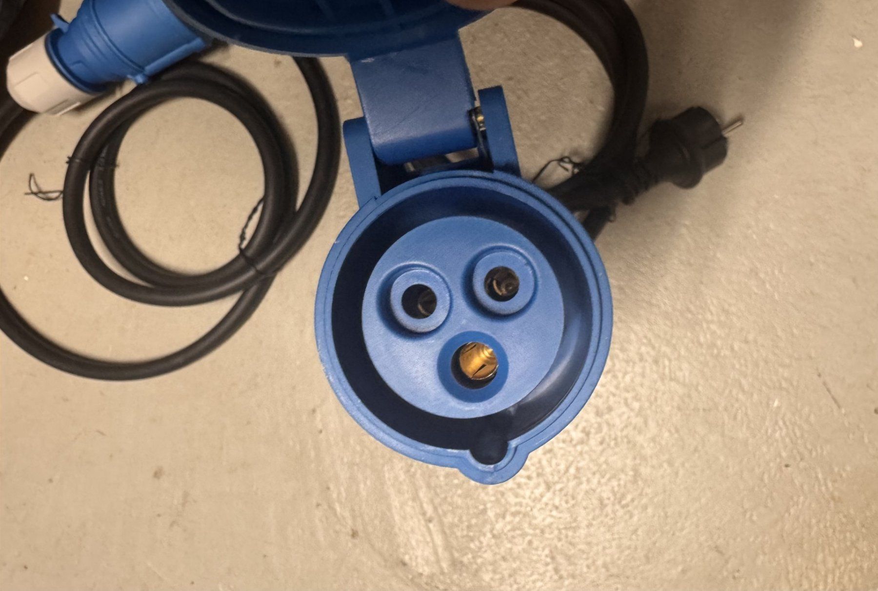 Laufwerke & Adapter: 8 x Adapterkabel Typ 12 Stecker zu CEE Kupplung neu – Neu (gemäss Beschreibung) aus Lupsingen von Chrosle 1