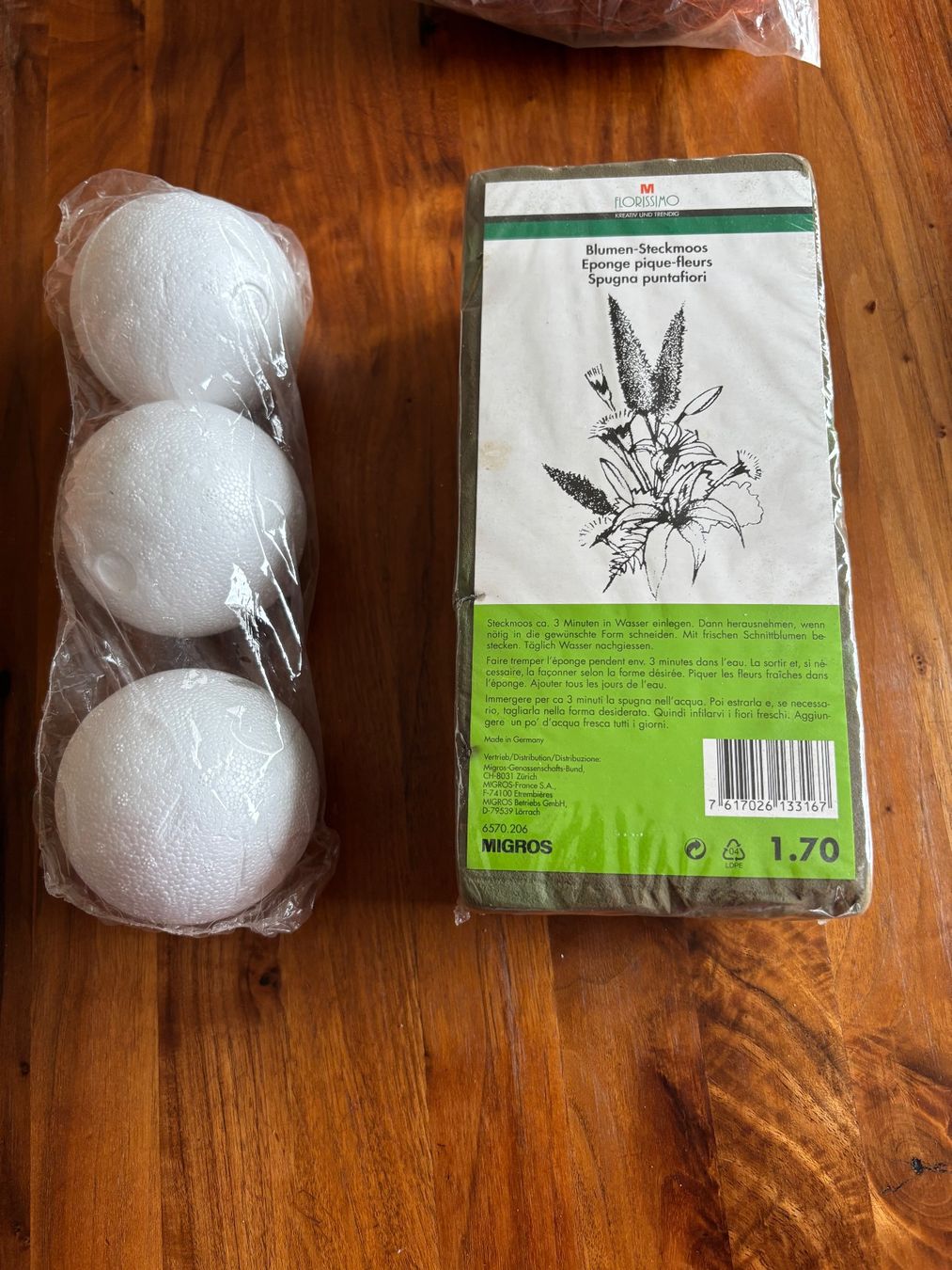 Kit bricolage: Styroporkugel 3 Stück und Steckschwamm – Usato da Balsthal venduto da Uroby