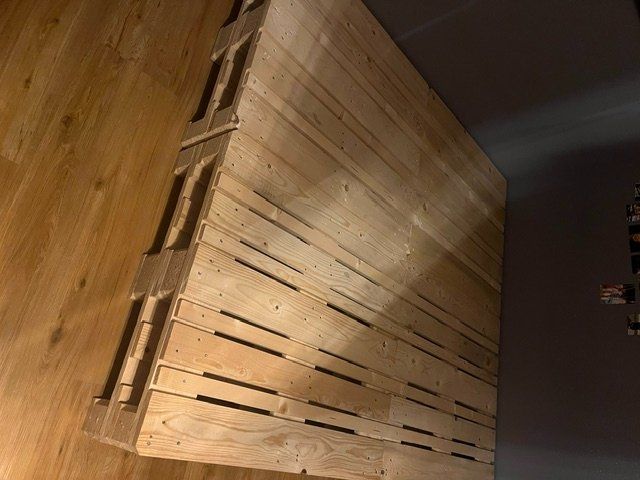 Pallets: Palettenbett 180 x 200 – Usato da Gelterkinden venduto da charrasse