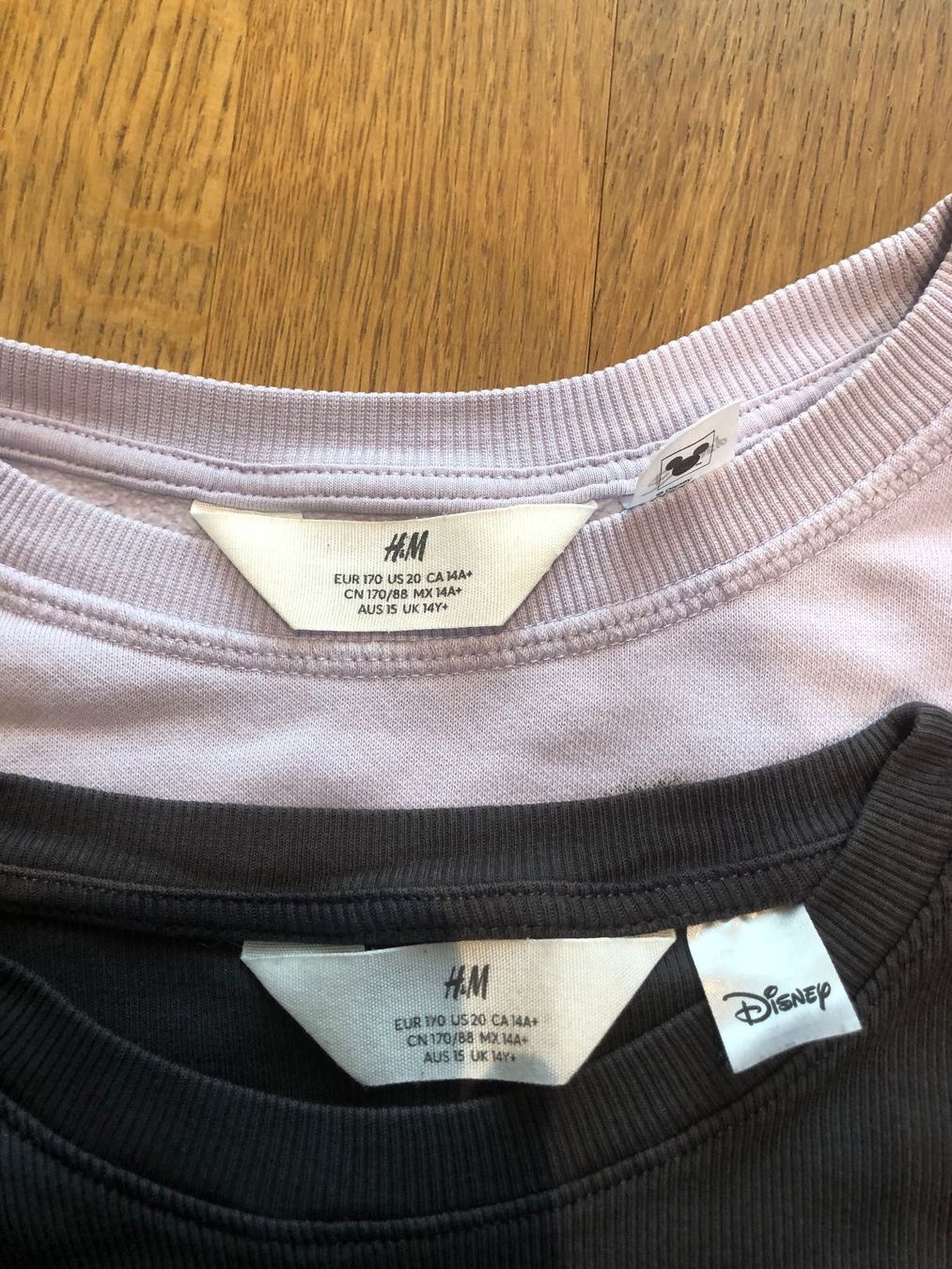 H&M Pullover & Sweatshirts: Zwei Oberteile – Gebraucht aus Bubikon von tokidoki 2