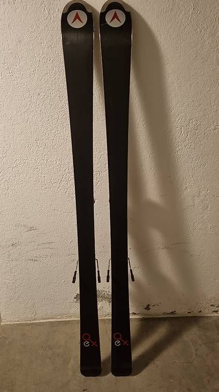 Dynastar Sci: Je vends des ski Dynastar exclusive 11 avec fixations 153cm – Usato da Monthey venduto da darkmine 1