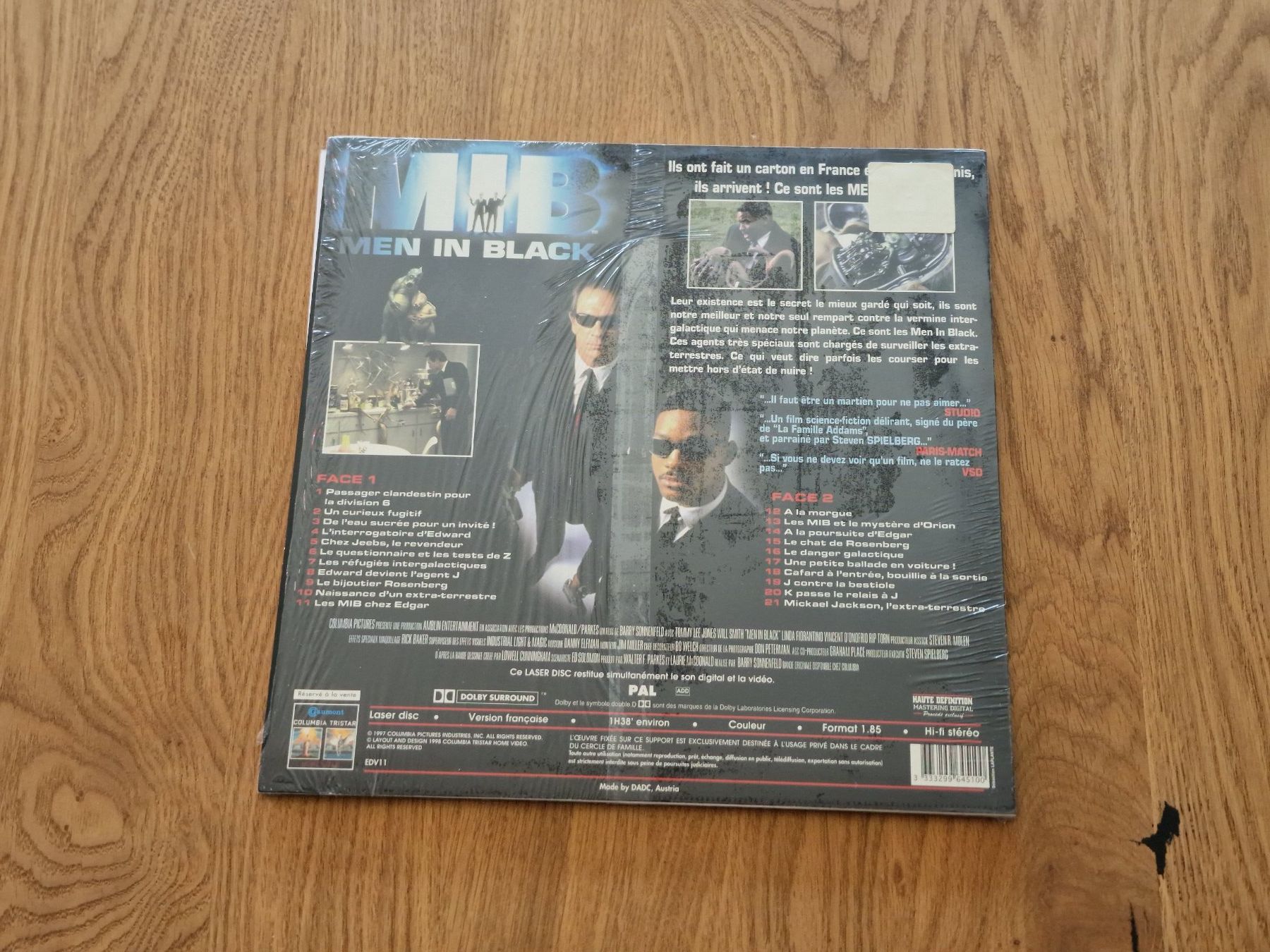 Tutti i DVDs: Men In Black - LaserDisc - PAL VF – Usato da Courgenay venduto da Periote00 1