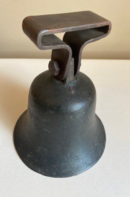 Glocken & Treicheln: Antike Glocke( ehemals Samichlaus ) – Gebraucht aus Gersau von pandabear01 2