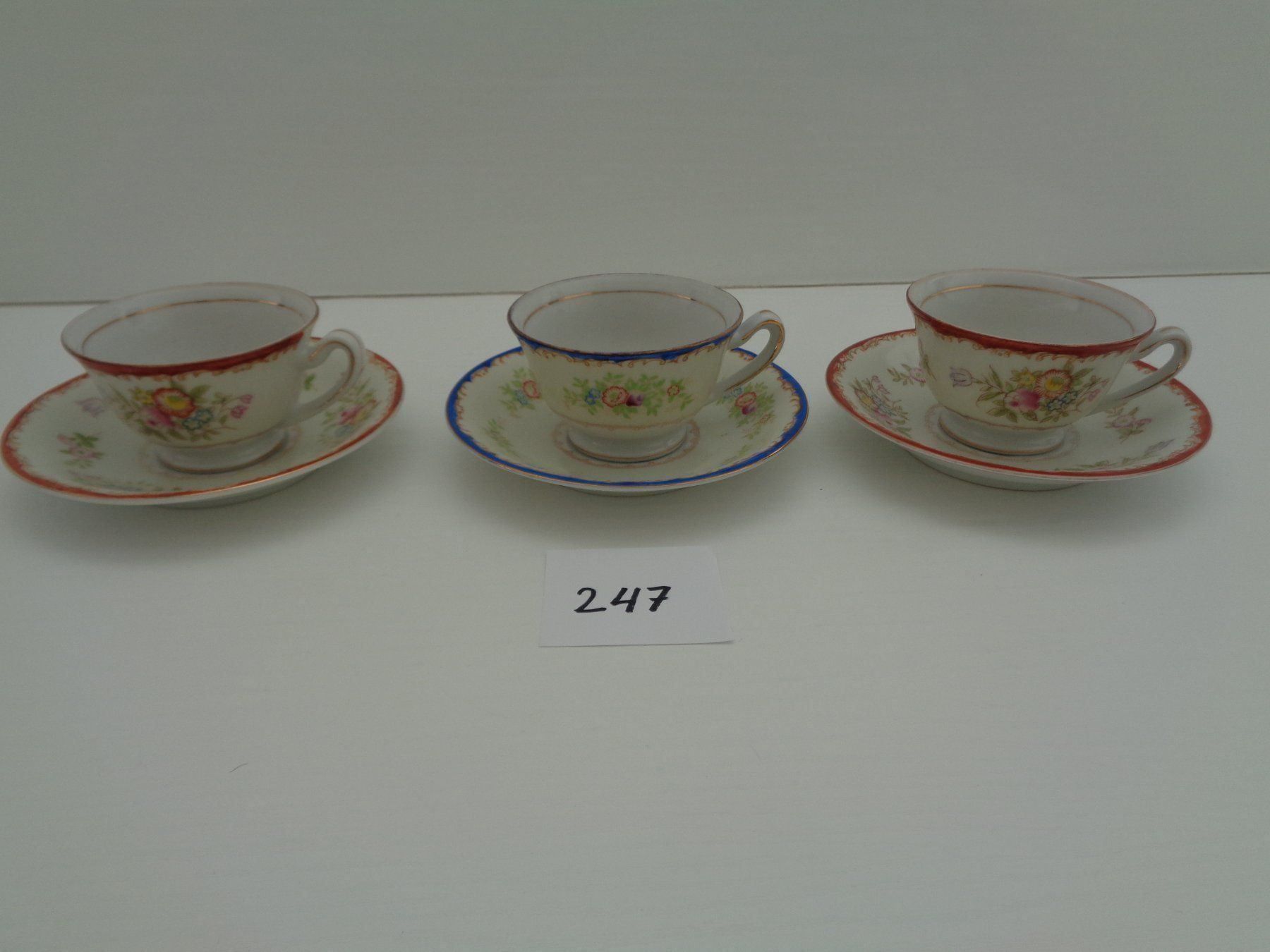 Tasses: 3 Mocca Tassen mit Unterteller – D'occasion à Chur par omonia
