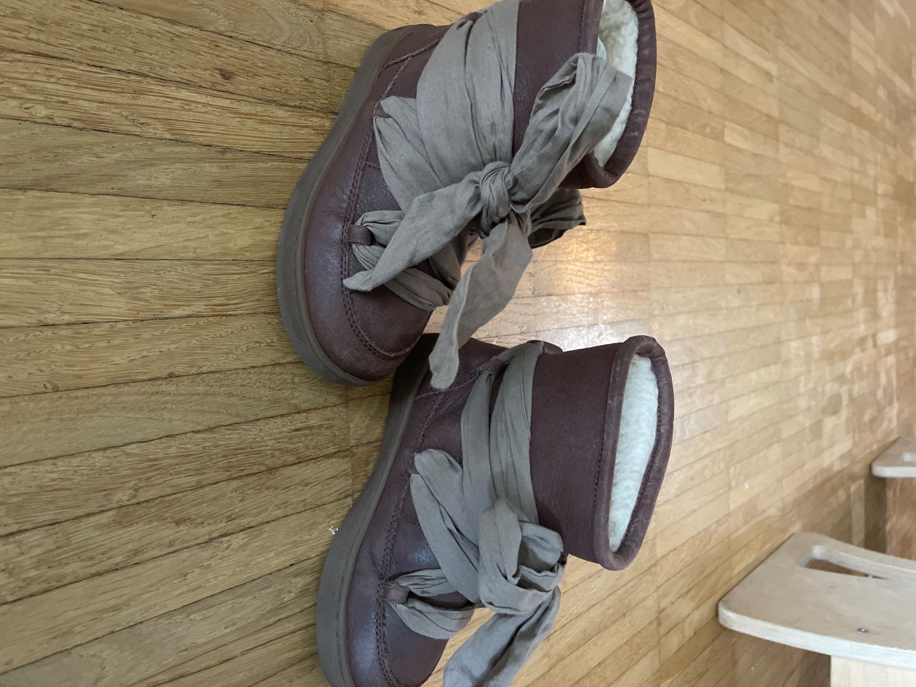 Scarpe per ragazze: Donsje Winterstiefel mit Schleifen, Gr. 27 – Usato da Brüttisellen venduto da Setri 1