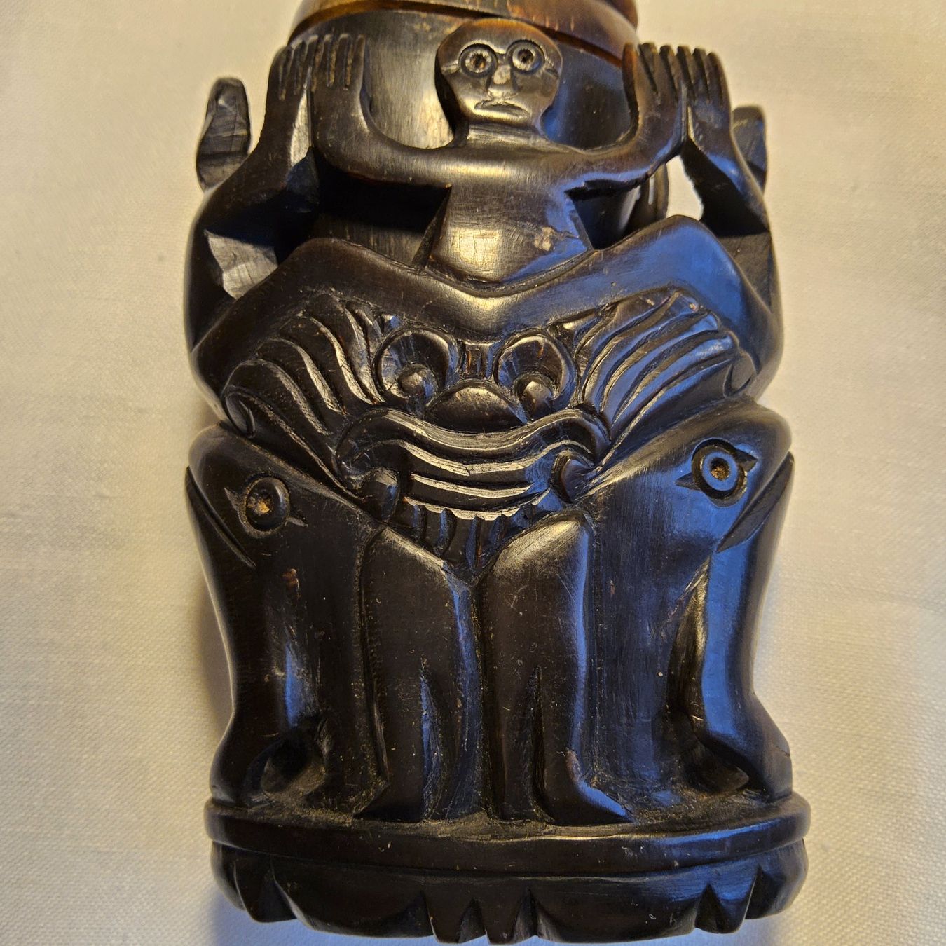 Statuette: Alte Ochsenhorn Schnitzerei, Asien – Usato da Zürich venduto da helsan 1