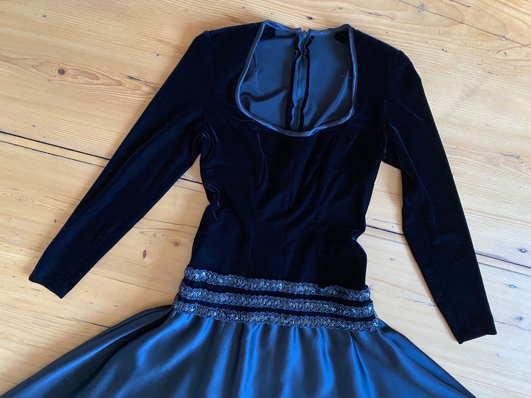 Kleider: Abendkleid, Samt/Satin, Grösse S/36, Vintage – Gebraucht aus Zürich von leo0105 7