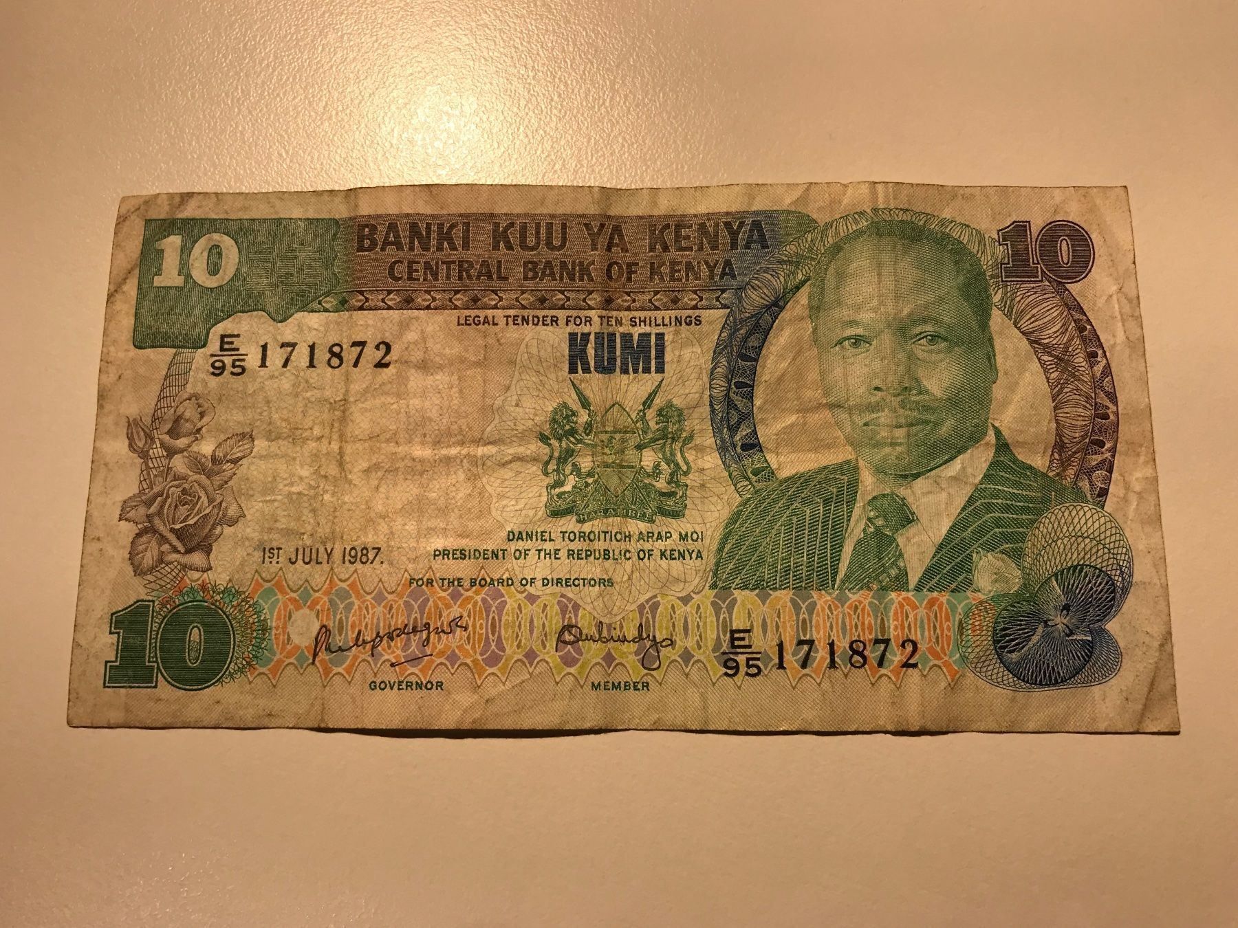 Banconote: Kenia 10 Shillings 1987 – Usato da Algetshausen venduto da Carrhard