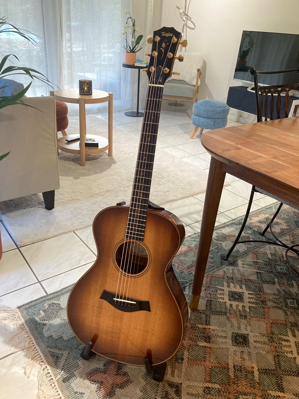 Taylor Strumenti musicali: Wunderschöne Taylor Gitarre – Usato da Brüttisellen venduto da Passenger01