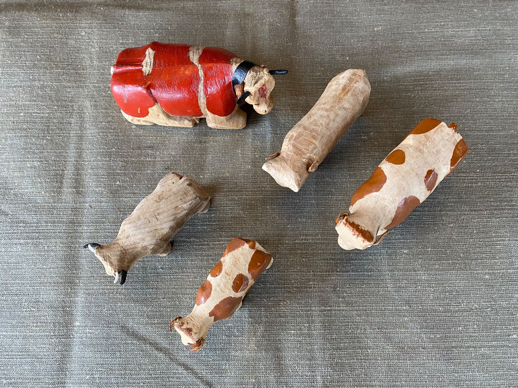 Glocken & Treicheln: 5 schöne alte geschnitzte Holzkühe – Gebraucht aus Feldbach von Fea1 6