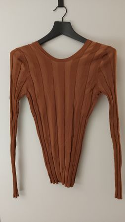 Pullover von SANDRO in camel - sexy Rückenausschnitt - Gr. S