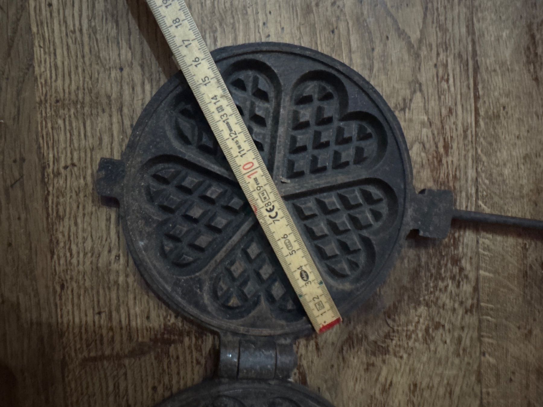 Teglie da forno: Gaufrier fonte 16cm waffeleisen – Usato da Lajoux JU venduto da Briard0 1
