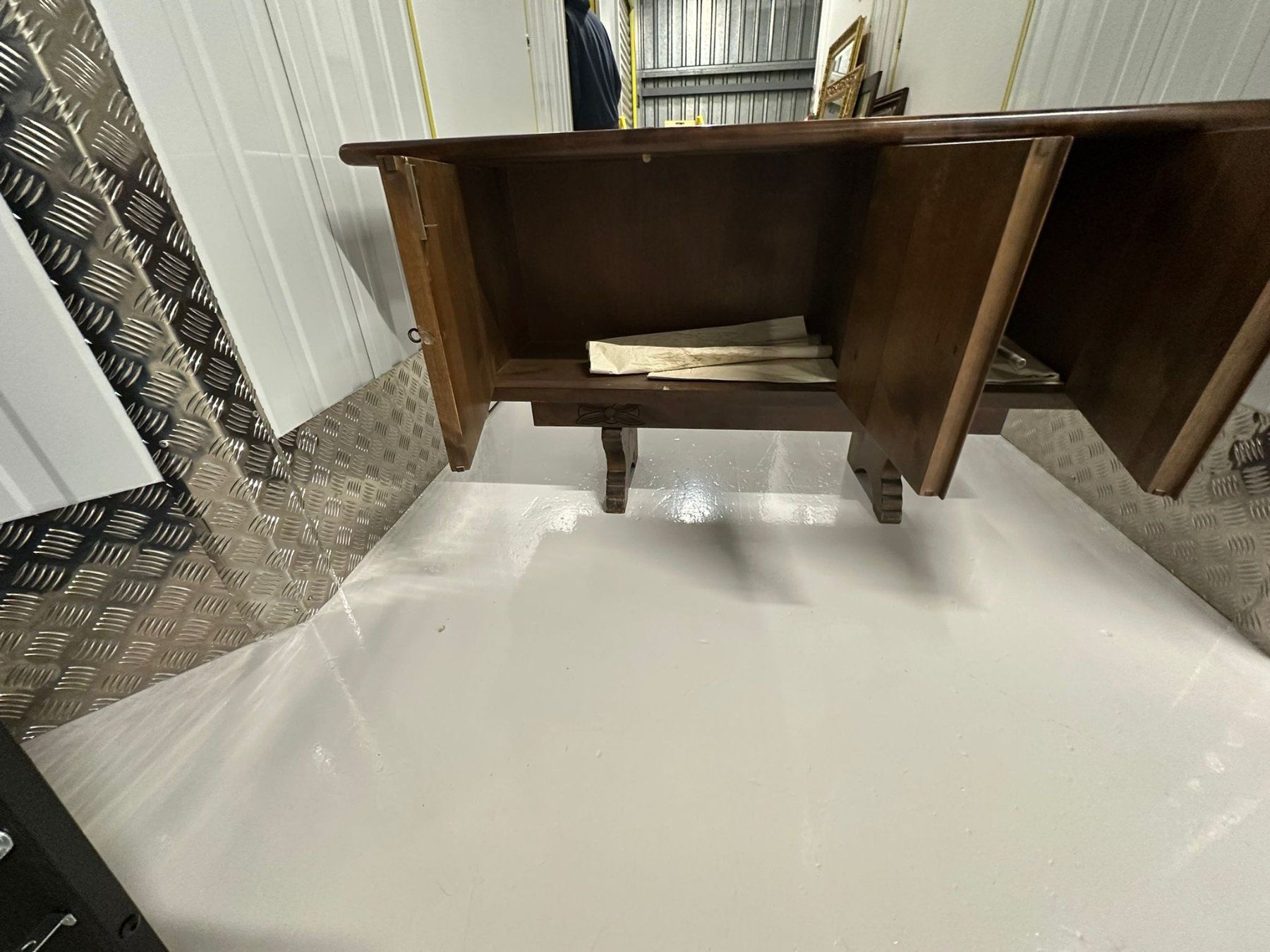 Credenze: Solid wood sideboard, carvings, antique style, unique – Usato da Killwangen venduto da bmy_5rtt 6