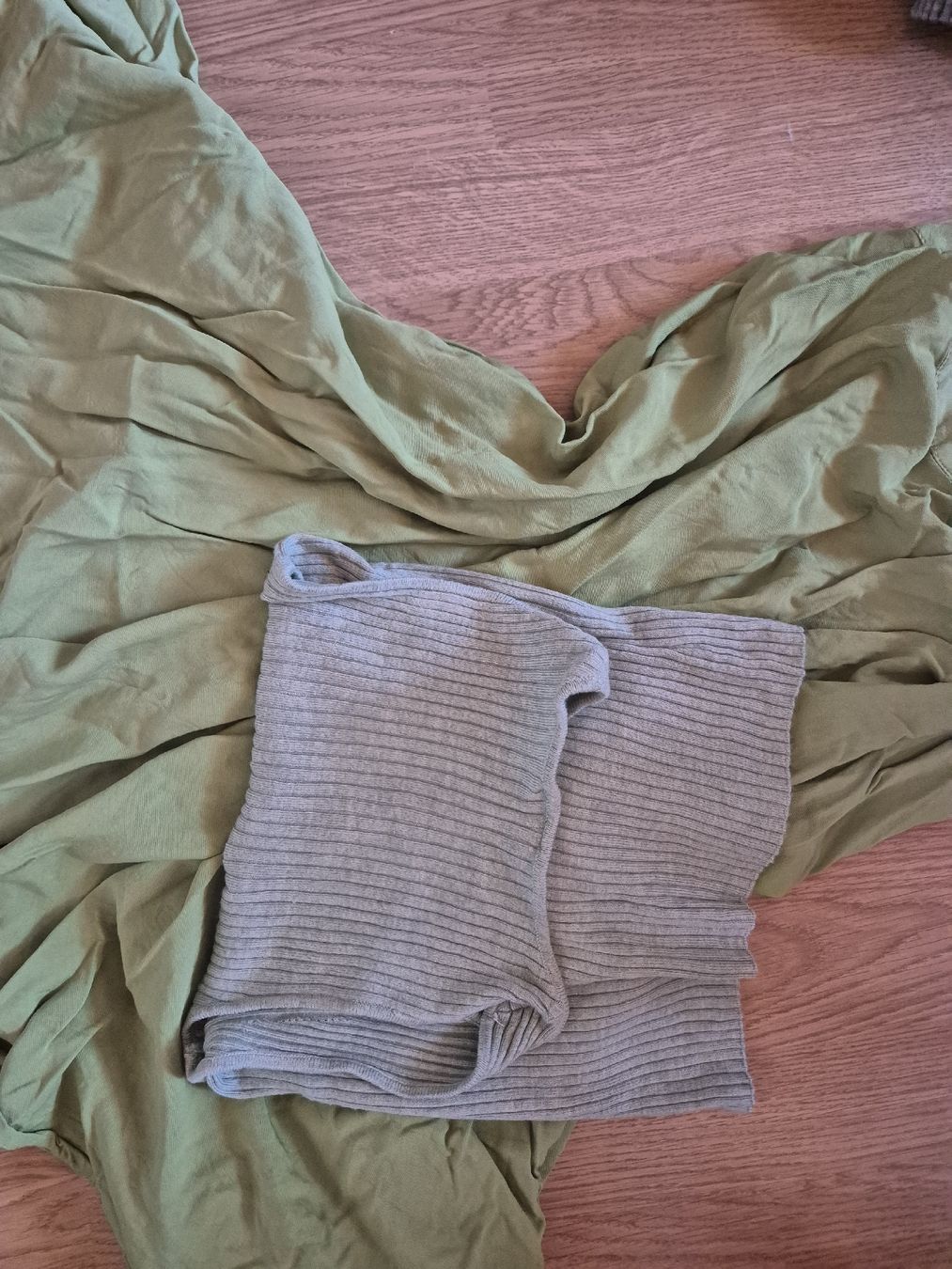 Lots de vêtements: Top + Rock – D'occasion à Obergoldbach par _M_H_O_