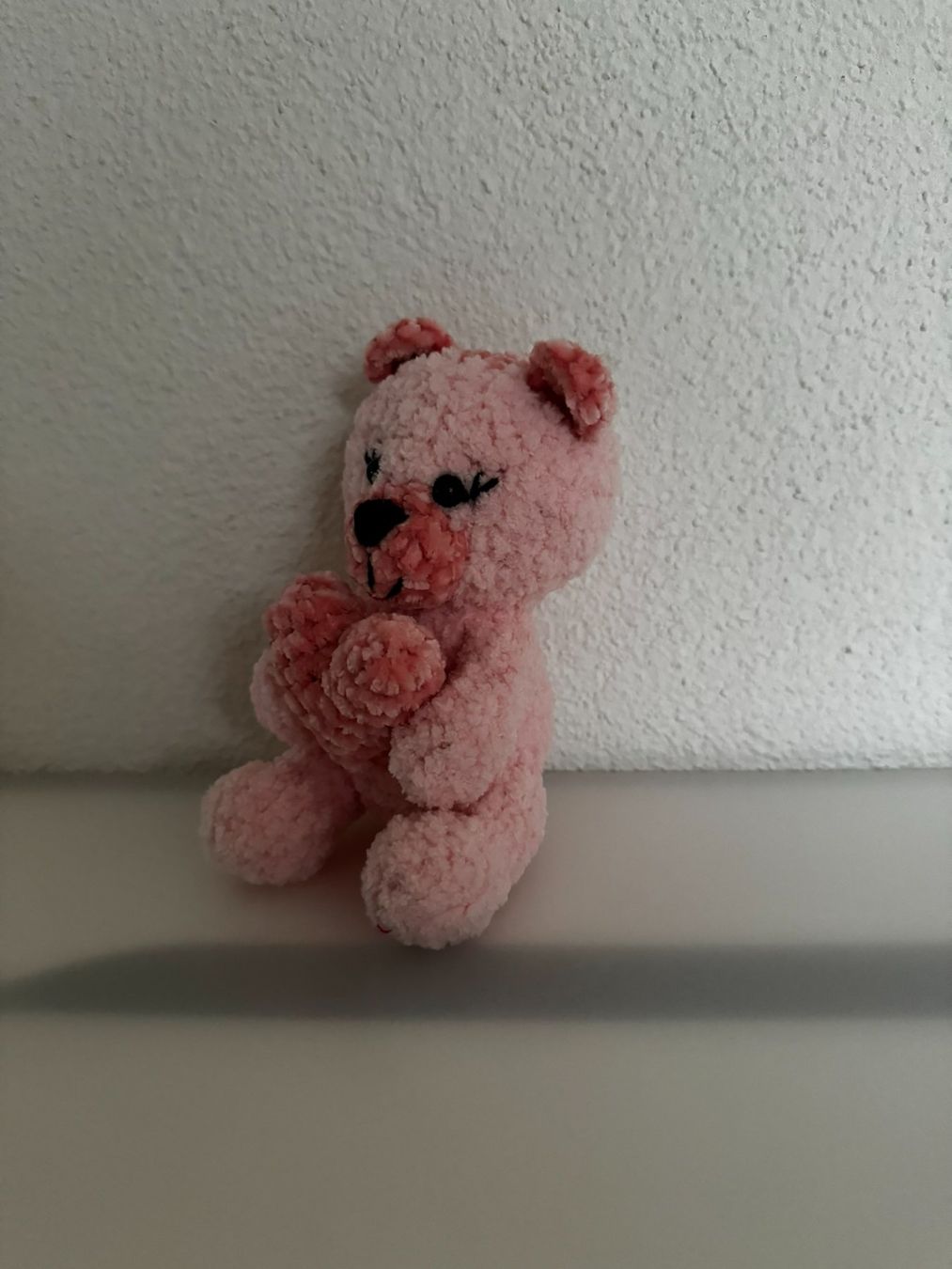 Giocattoli: Teddybär mit Herz - Selbstgestrickt  – Nuovo (secondo la descrizione) da Basel venduto da Nermin00 1