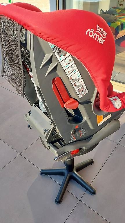 Britax Römer Seggiolini per auto: Auto-Kindersitz Röhm mit Isofix – Usato da Kleindöttingen venduto da calspan 1