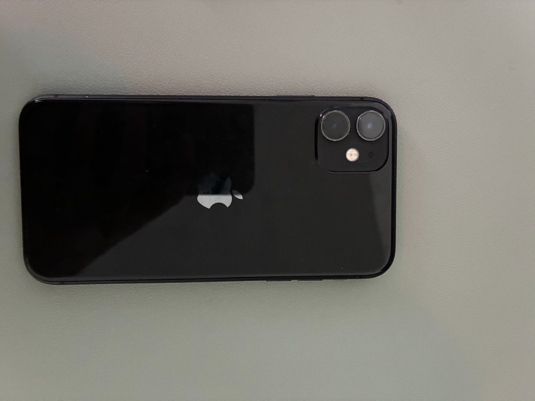 Apple Telefoni cellulari / Smartphones: Apple iPhone 11, Schwarz (Akku 69%) – Usato da Frauenfeld venduto da daskleinehaus 1