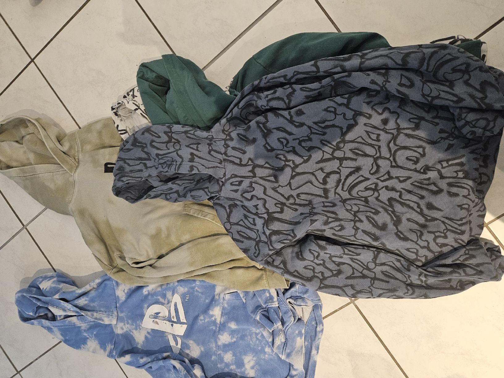 H&M Lotti & Set di vestiti: 5 Pullover als Set – Usato da Pfaffnau venduto da sim_6rqw 4