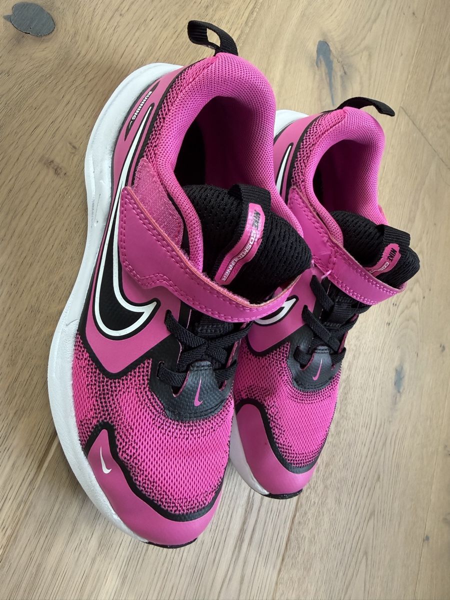Nike Chaussures filles: Baskets Nike – Neuf (Voir description) à Saignelégier par dr.anonimus 1