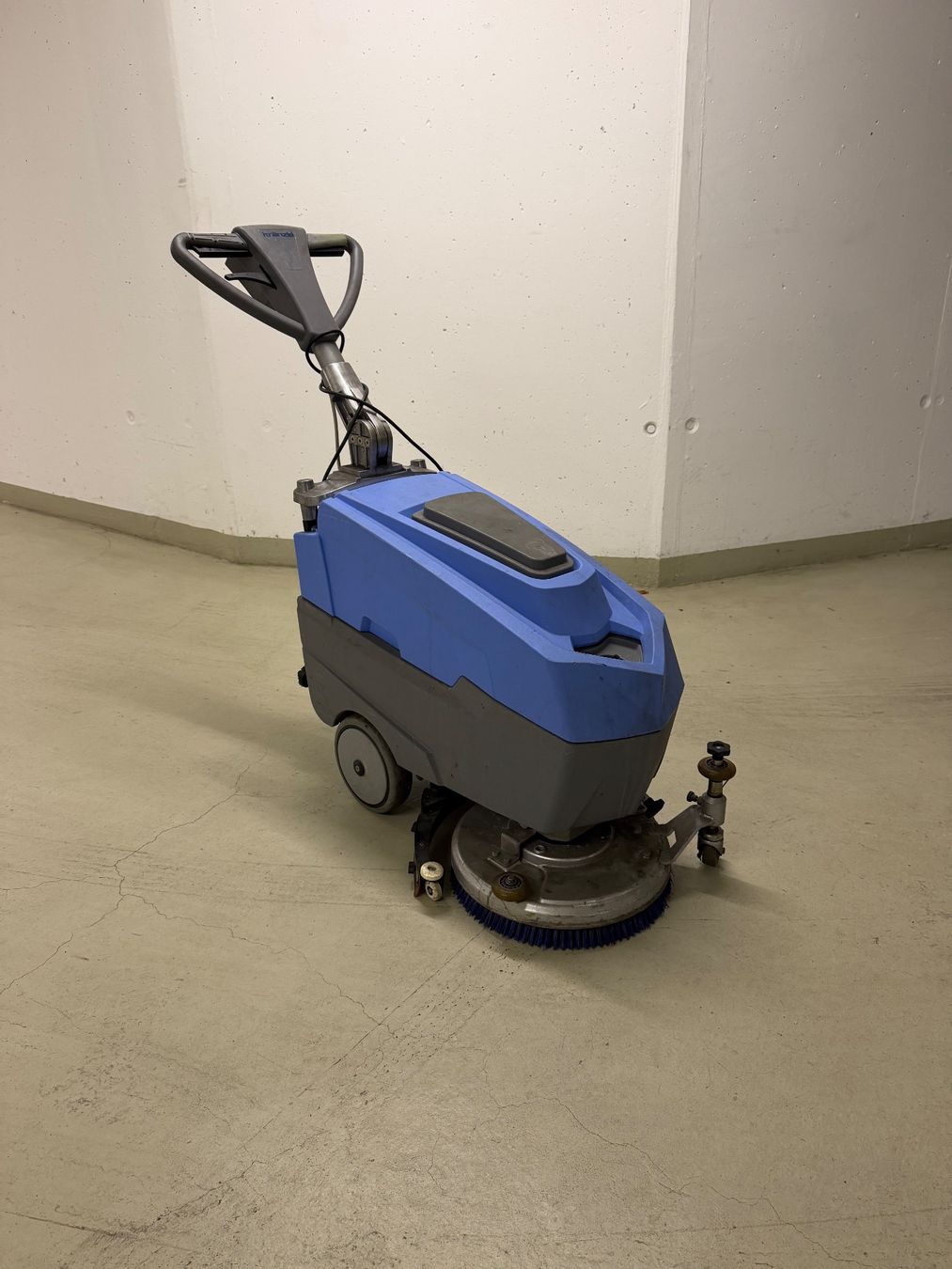 Tutte le macchine: Putzmaschine Werkstatt Lager – Difettoso da Leuggern venduto da far_w95p