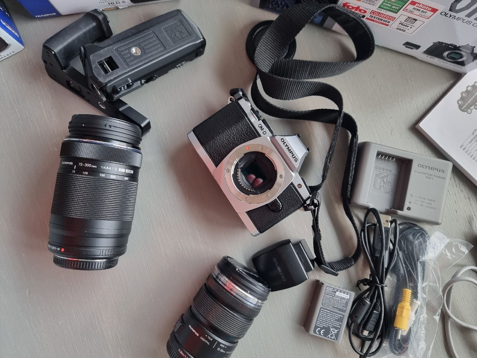 Olympus Fotocamera: Olympus OM-D E-M5 - 2 Objektive - HLD-6 Griff - TOP Zustand – Usato da himmelried venduto da bribuli 7