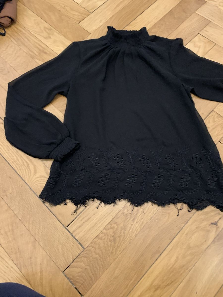 Top: Blouse noire transparente  – Usato da Genève venduto da rez_c6c6 2