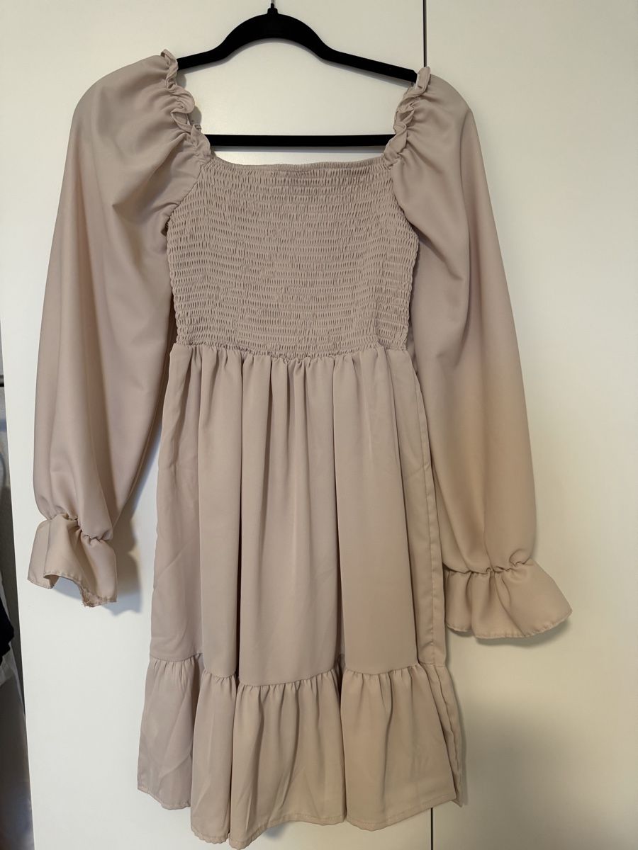 Kleider: Kleid beige Grösse M langarm  – Neu (gemäss Beschreibung) aus Widnau von Metzii51