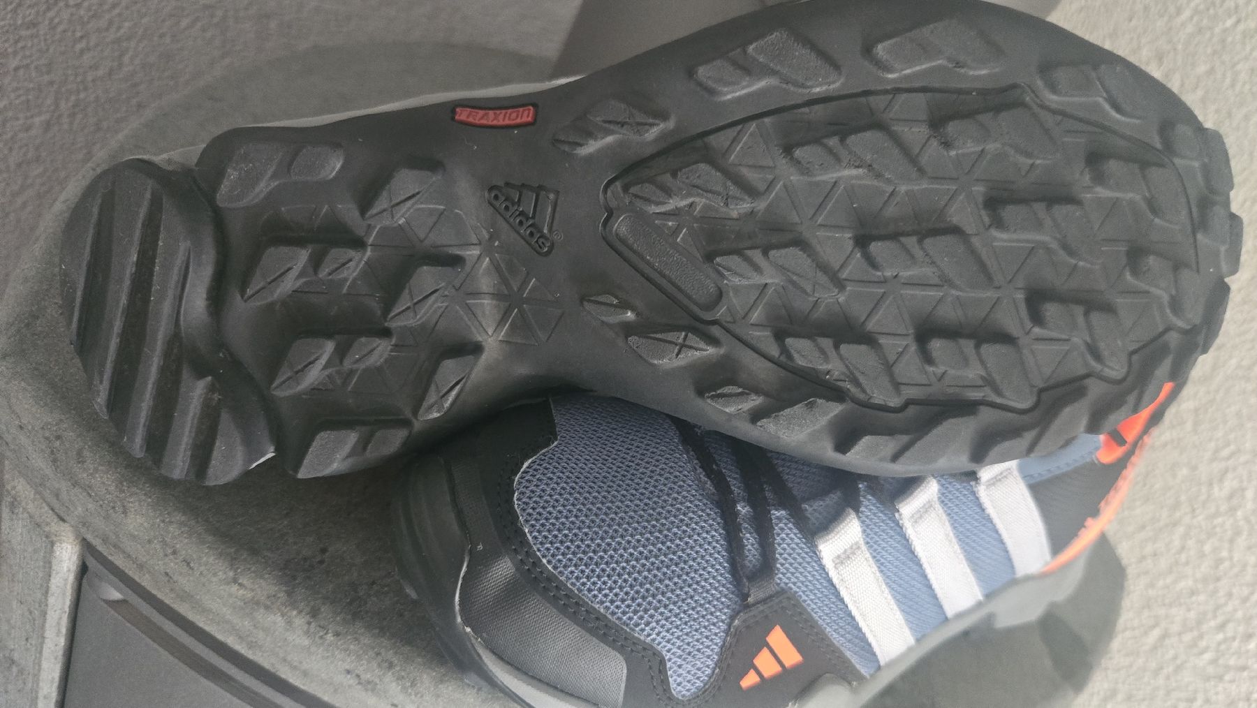 Adidas Chaussures garçon: Chaussures sport Adidas Terrex  39. 5 – D'occasion à Valeyres-sous-Rances par Untitled 4