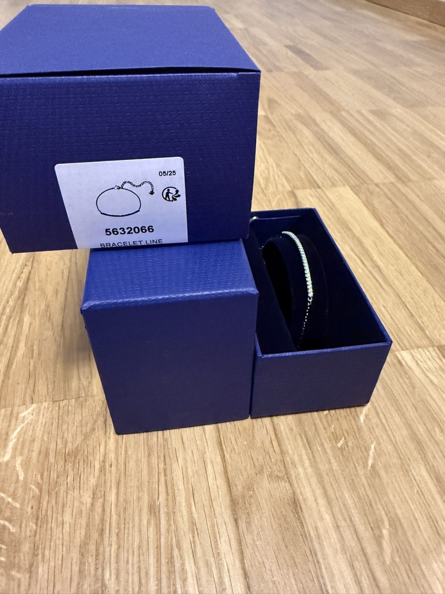 Swarovski Bracciali & Braccialetti: Swarovski Armband Originalverpackung – Nuovo e nell'imballaggio originale da St. Gallen venduto da azra_sadikov 1