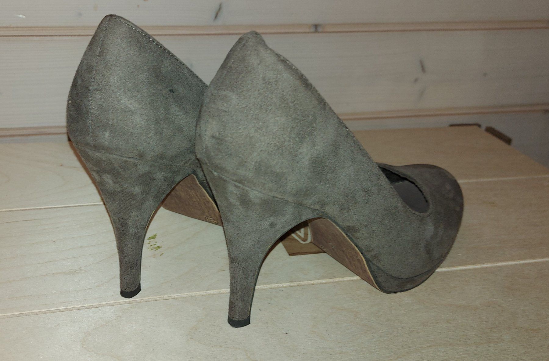 Tamaris Scarpe da donna: Pumps, braun, Wildleder look, Tamaris – Usato da Ebmatingen venduto da B_s_ynq5 2