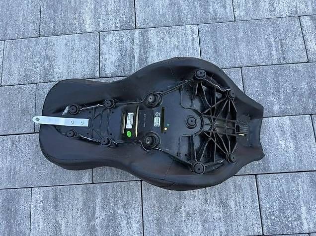 Alle Motorradersatzteile: Harley Davidson Low Rider Sattel  – Gebraucht aus Muttenz von Mbrunen 1