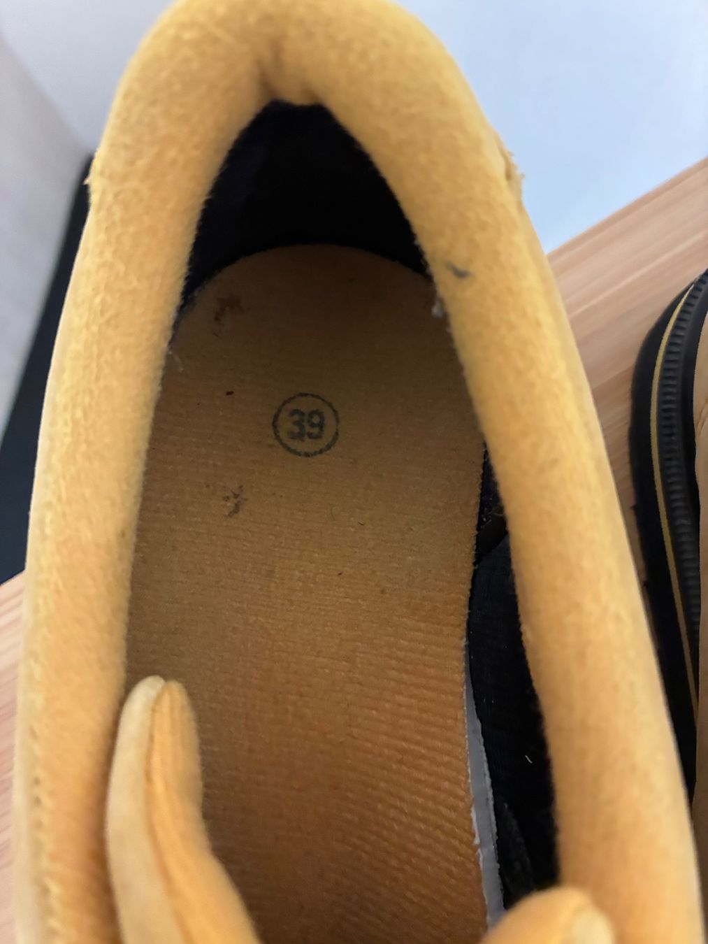 Scarpe da donna: Gelbe Halbschuhe in Grosse 39 mit Wildlederoptik – Usato da Zürich venduto da van_5xbk 4