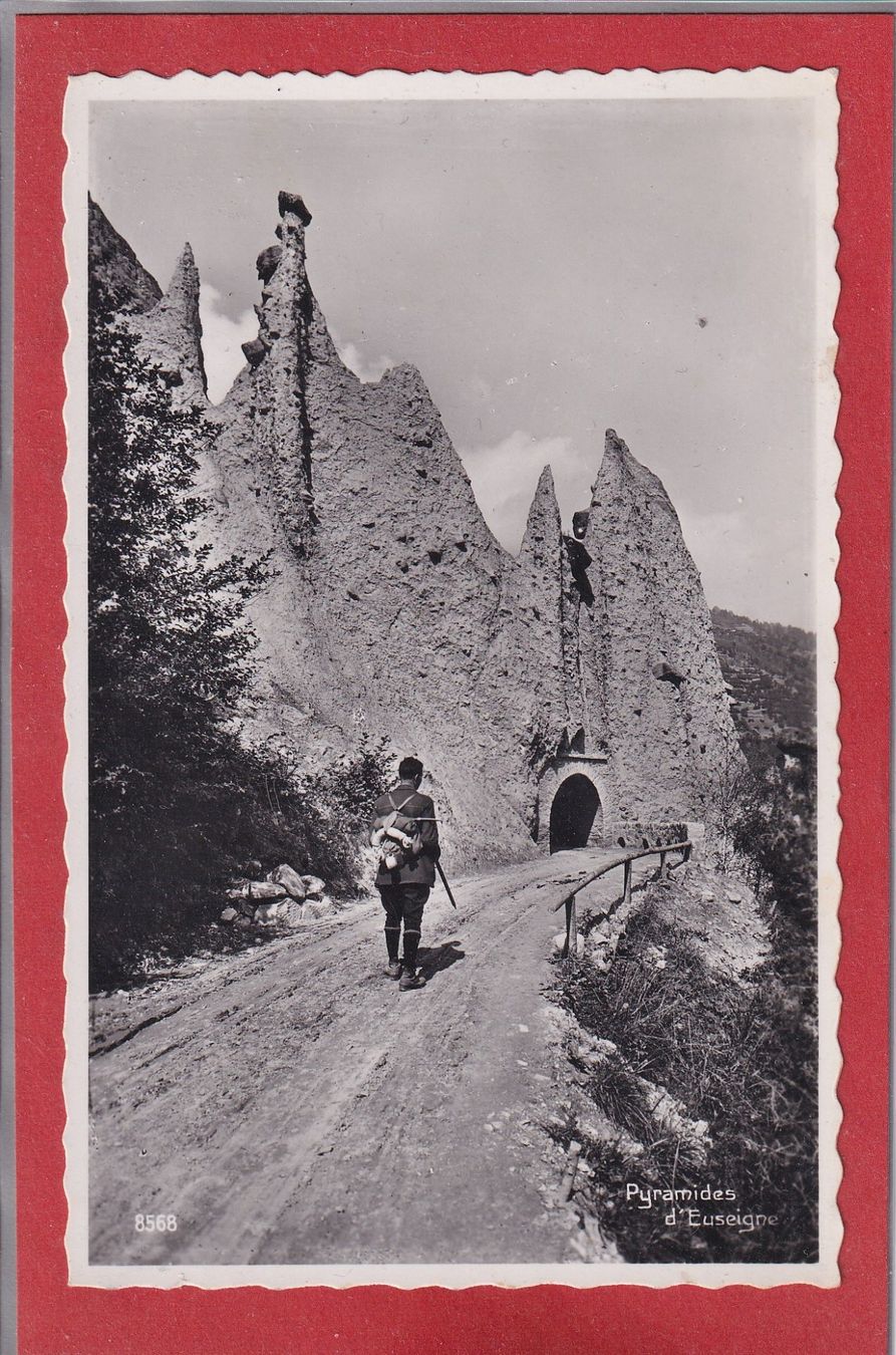 Ansichtskarten: Pyramides d'Euseigne 1945 – Gebraucht aus Orvin von Pyaeschli